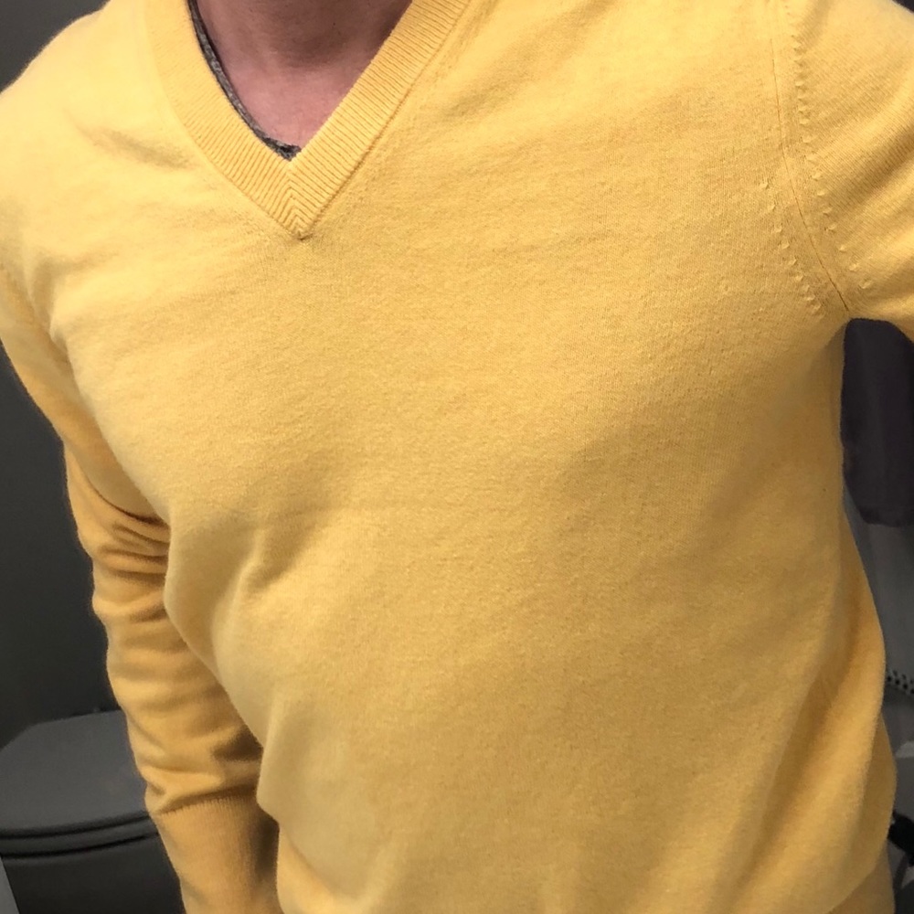 Banana Republic V-neck sweater. Small.